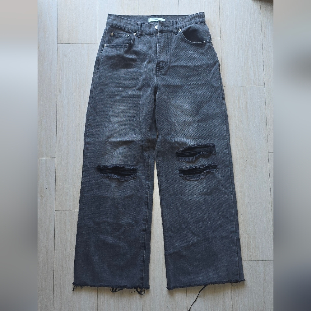 Adika Women's Distressed Gray Wide Leg Jeans. EXCELENT CONDITION!!!